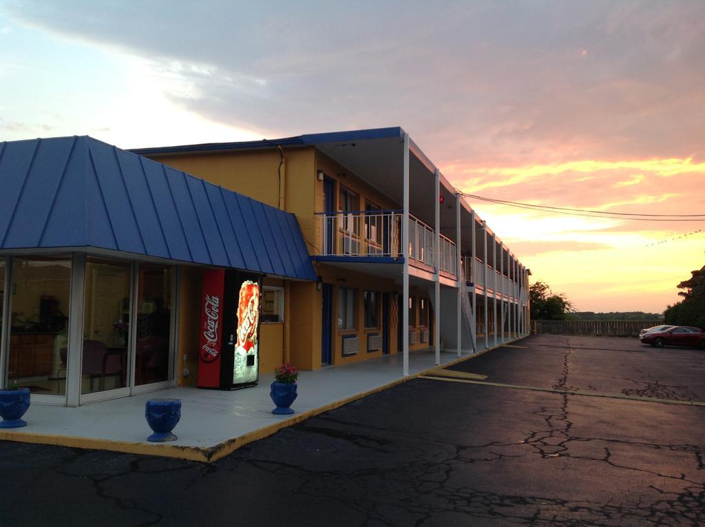 Belmont Inn And Suites Hampton Exterior foto